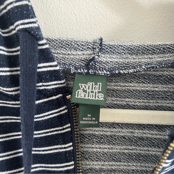 4/$25 Wild Fable Cropped Striped Hoodie Top in Navy Blue and White size Medium - Picture 4 of 9